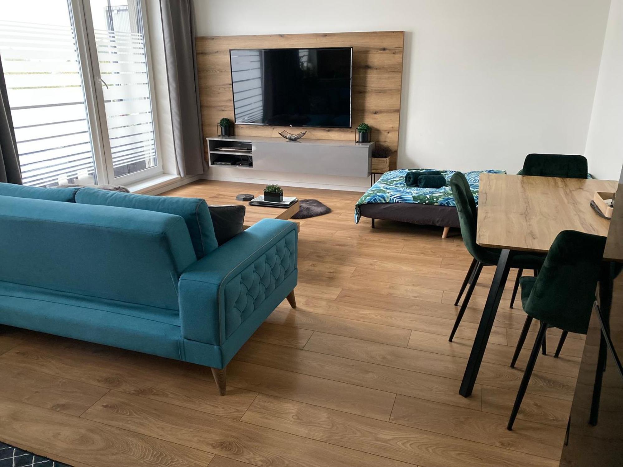 Apartment Mala Praha & Parking In The Garage ジリナ エクステリア 写真