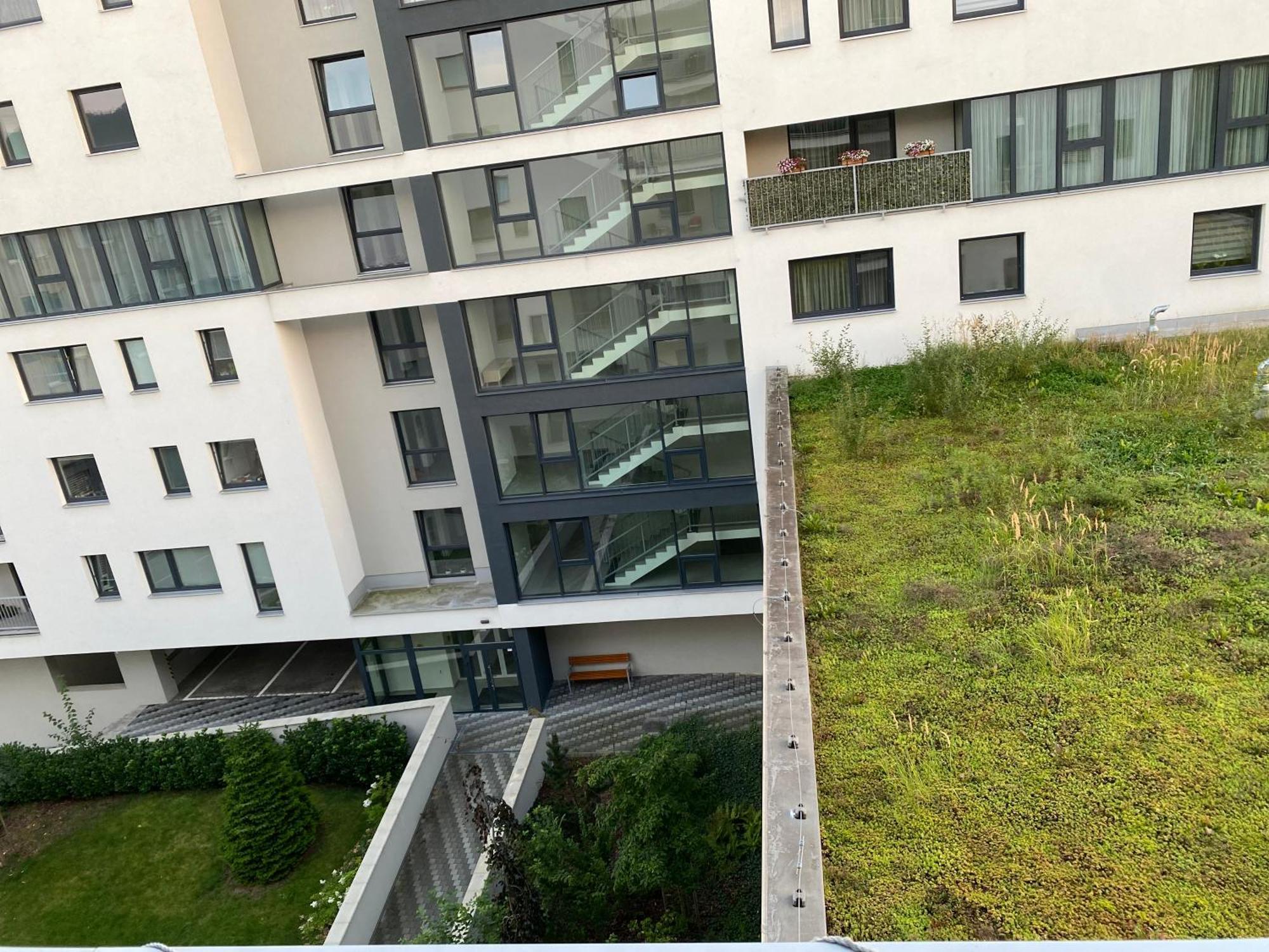 Apartment Mala Praha & Parking In The Garage ジリナ エクステリア 写真